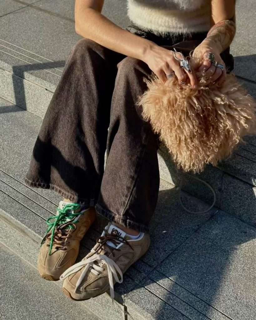 Fall 2024 Suede Fashion Trends: Jackets, Bags & Shoes 3 surde Sneakers