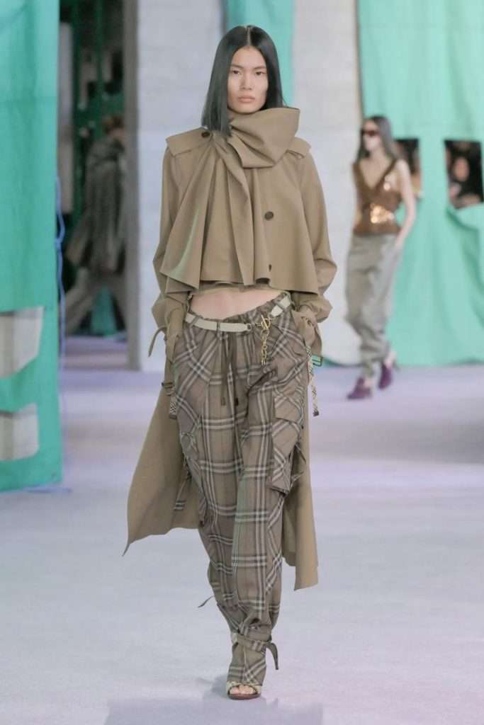 SS 2025 Office Look Trends: The Harmony of Oversized Silhouettes and Power Tailoring from the Runway 4 office look