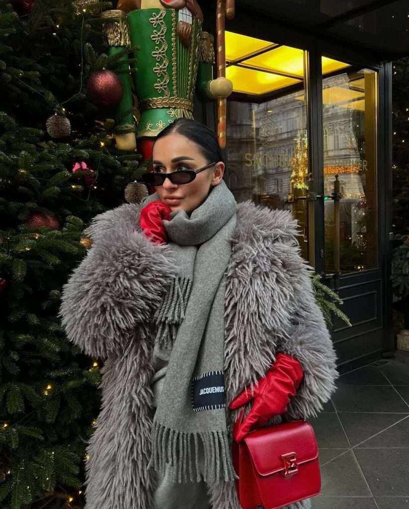 Holiday Season Red Point Look: Styling Tips and Recommended Brands 2 Holiday Season Styling Tips