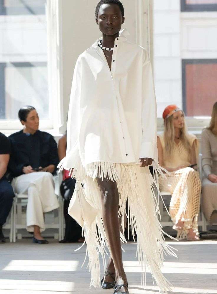 SS 2025 Office Look Trends: The Harmony of Oversized Silhouettes and Power Tailoring from the Runway 5 office look
