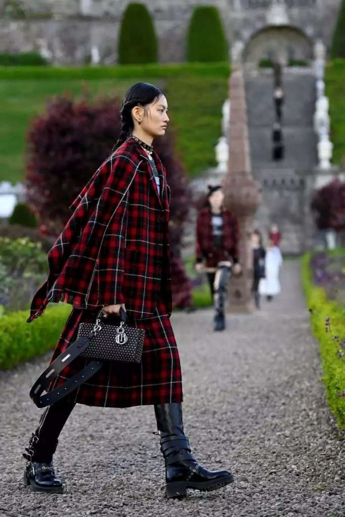 Tartan Check Skirt Styling Tips: The Timeless Charm of a Classic Pattern 3 Tartan Check